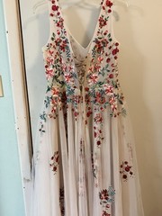 Ivory Floral Embroidered Tulle V-Neck Lace-Up Wedding Gown Dress Size 14