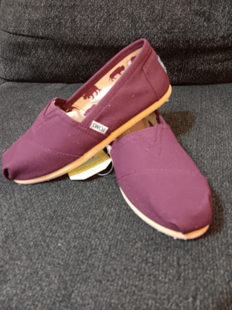 Tom’s Women’s Classics Canvas Flats Size US 6 WINE