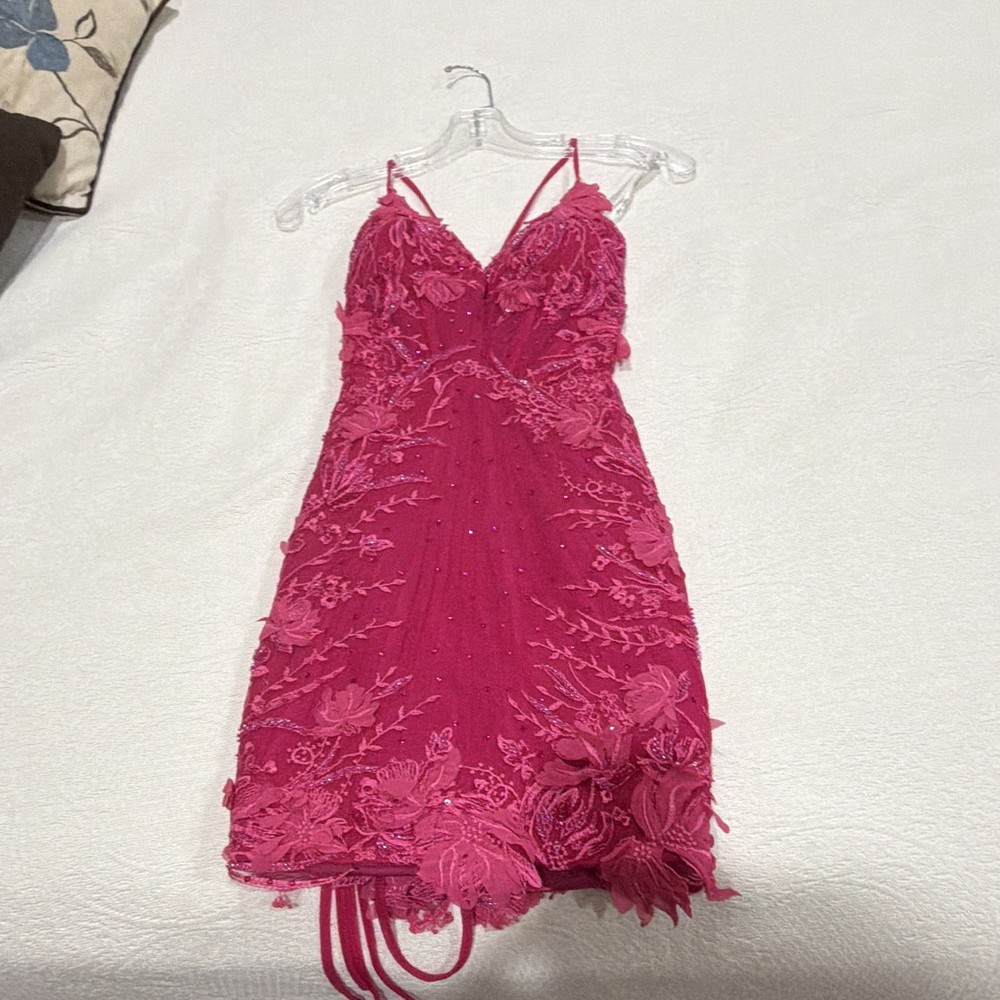 Ellie Wilde by Mon Cheri Pink Lace Sequin Mini Dress V-Neck Size 2
