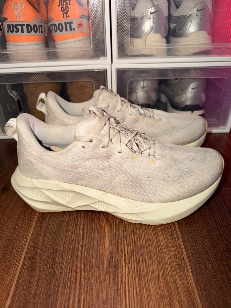 Size 9.5 – ASICS Nova Blast 5