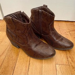 True Craft | Western Cowgirl Faux Snakeskin Zip Closure Ankle Boots 2.25in Heel