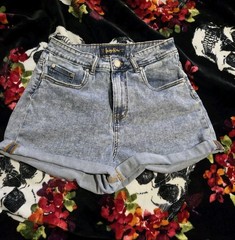Indigo Rein Women’s Light Wash Cuffed Denim Shorts w/ Pockets, Size 9 / 28″