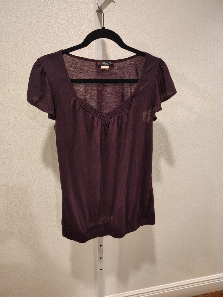 Volume One Junior’s Purple Short Sleeve Top Size XL V-Neck Flutter Sleeves Y2K