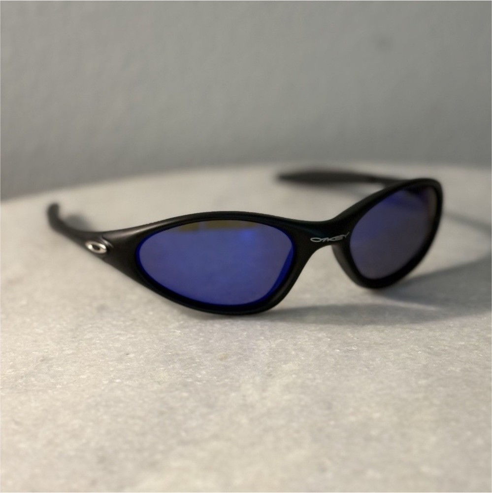 Oakley Minute 1.0 Men’s wrap Sunglasses Black Frame Blue PRIZM Lenses