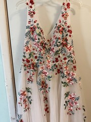 Ivory Floral Embroidered Tulle V-Neck Lace-Up Wedding Gown Dress Size 14