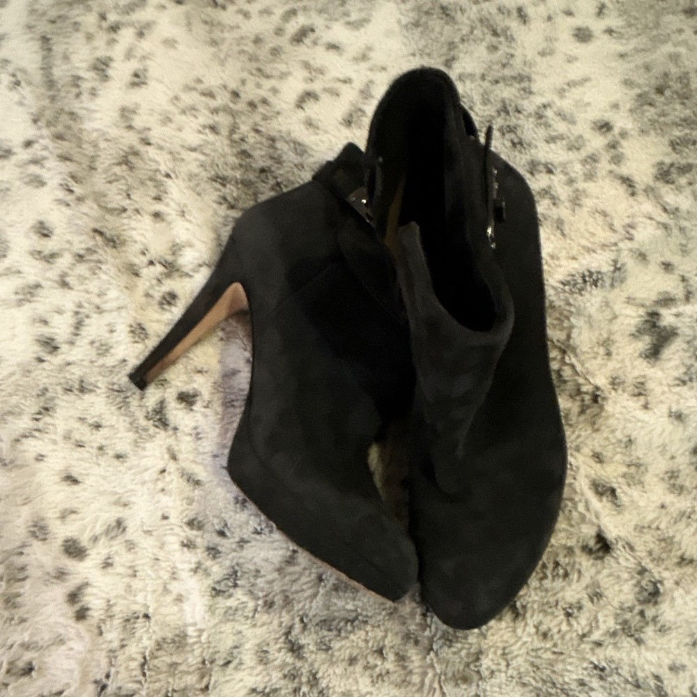 Vince Camuto Evalina Women’s Black Leather Ankle Bootie Zip Round Toe 8.5