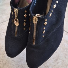 California Magdesians Suede Leather 80’s Studded, front zip up, Ankle Booties