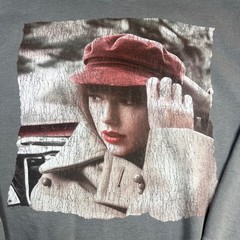 Taylor Swift Women XL Adult Sweatshirt Grey Red Taylors Version Graphic Crewneck