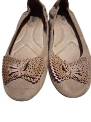 Earth Women’s Brown Suede Ballet Flats Slip-On Round Toe Bow Laser Cut 8.5M