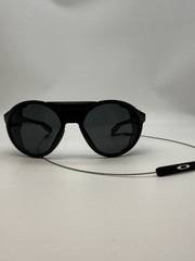 Oakley Men’s Oo9440 Clifden Round Sunglasses