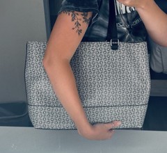 GUESS Logo Print Tote Bag Gray/Black Zip Double Handles Inner Pockets Lined