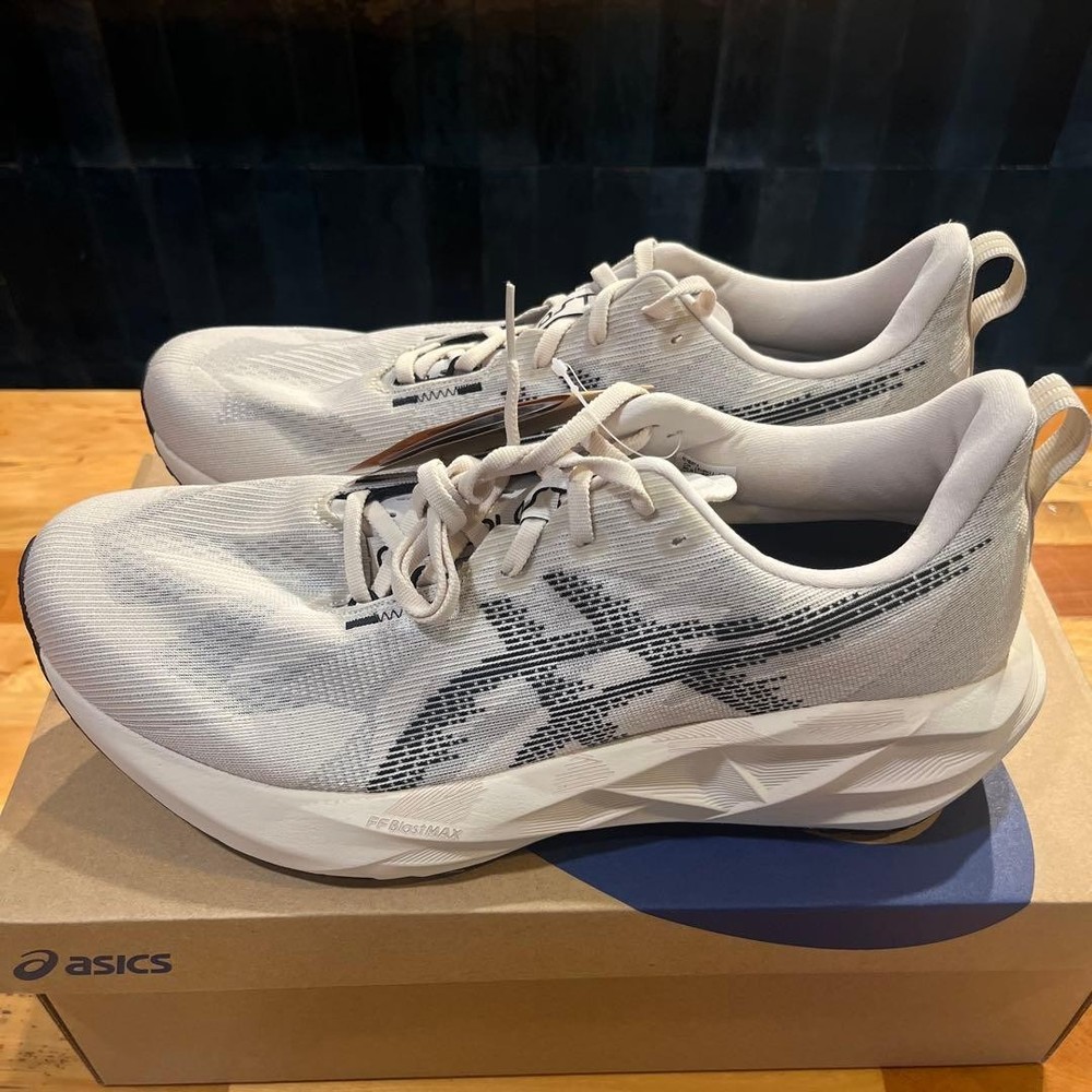 ASICS Running Shoes NOVABLAST 5 1011B974.250 Oatmeal/Black size 30cm sports