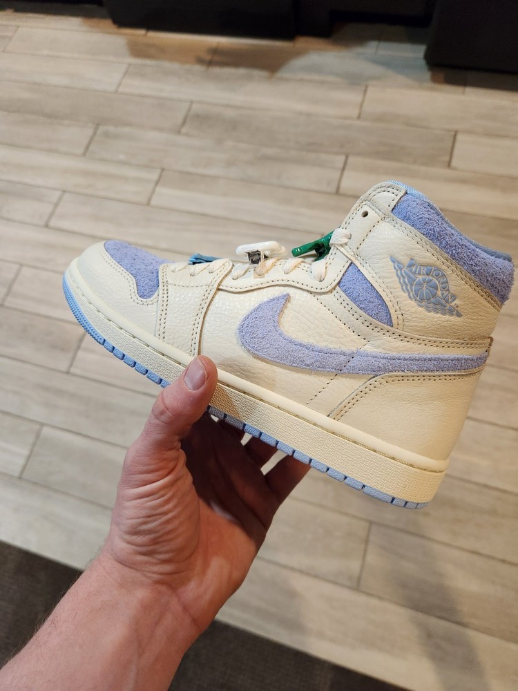 Nike Air Jordan 1 Retro High OG Wmn’s Size 8.5 Pale Ivory Psychic Blue Brand New