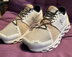 On Cloud Cloudstratus Women’s Size 8.5