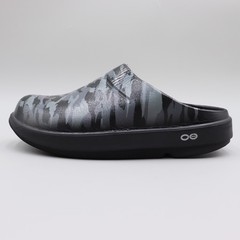 OOFOS OOcloog Camo Recovery Sandals Womens Size 8 US Black Grey Mules Clogs