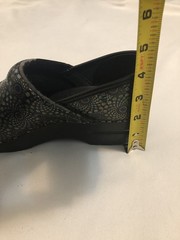 Women’s Size 7.5 Dansko Black/ Muti Color Clogs