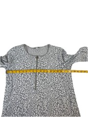 Chaus women’s grey & white leopard print 3/4 sleeve top half-zip neckline size M