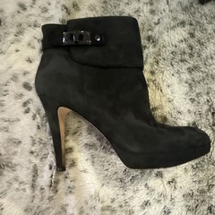 Vince Camuto Evalina Women’s Black Leather Ankle Bootie Zip Round Toe 8.5