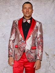 NWT SIZE M RED 2 BUTTON SPORT COAT ,SLIM FIT, 2 SIDE VENT WITH BOW TIE