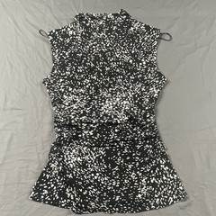 Vince Camuto Women’s Black/White Abstract V-Neck Sleeveless Blouse Top M