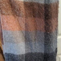 WOOL SCARF SIZE 20″ X 76″ GRAY Color Block Plaid Tahari Heavier Weight