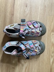 Keen Newport H2 Waterfront Sandal , Youth US Size 2.5 Pink Multi Color Pattern
