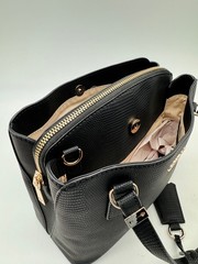 GUESS Lyndi Girlfriend textured women’s small satchel crossbody bag -Black