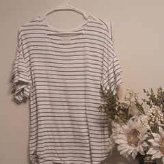 Time and Tru White Blue Striped Ruffle Sleeve Scoop Neck Knit T-Shirt M