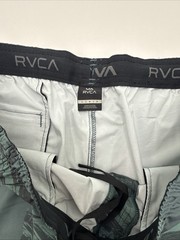 $60 RVCA Men’s Yogger 17” Shorts – Camo Green Black – Size: Large -New Tags