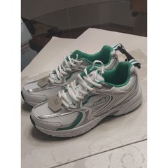Avia NWT Women’s 5000 Performance Sneakers Size 9.5 M Green White Leather Mesh