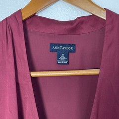 Ann Taylor Women’s Blouse Sleeveless Burgundy Silk Blend Plunge V-neck Size 10