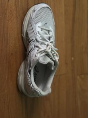 ASICS Running Shoes White Gray Mesh Men’s Size 9.5 Comfortable Athletic Sneakers