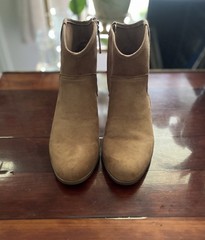 Dr. Scholl’s Lasso Ankle Booties Women’s Size 7.5M Taupe Faux Suede Block Heel