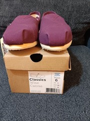 Tom’s Women’s Classics Canvas Flats Size US 6 WINE