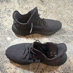 adidas Yeezy Boost 350 V2 Black Non-Reflective Low Top Primeknit FU9006