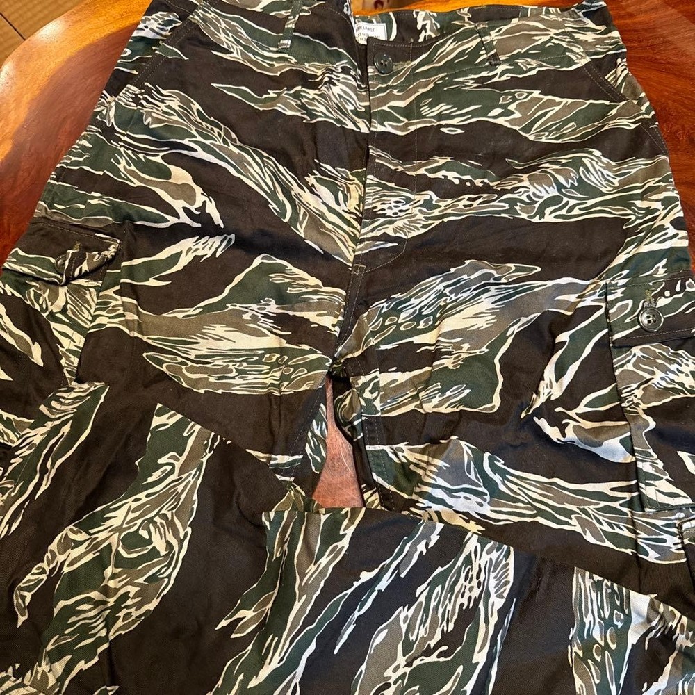 The Real McCoy’s US Army Vietnam Tiger Camo Cargo Pants L-R Made in Japan