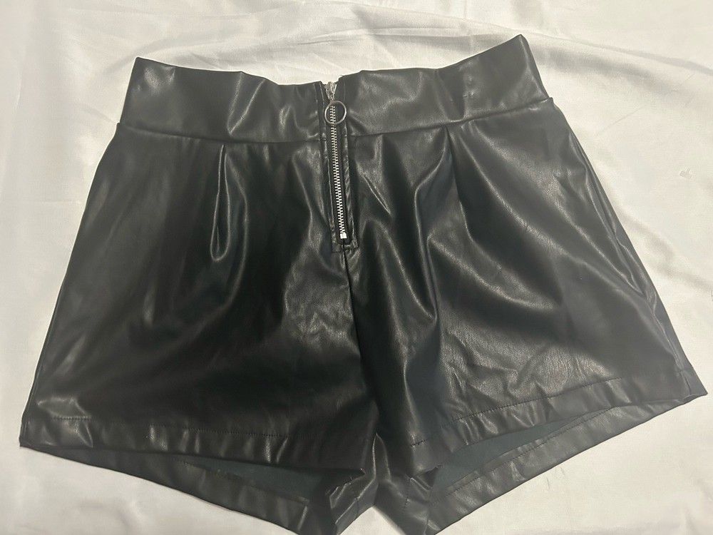 Jolie & Joy Women’s Black Faux Leather Hot Pants Shorts M High Rise Front Zip