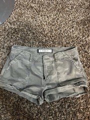 Abercrombie & Fitch Women’s Gray Camo Cargo Shorts 00 (24in) Cotton Mid Rise