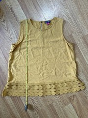 Vince Camuto Yellow Mustard Sleeveless Crew Neck Lace Hem Tank Top Women’s Sz M