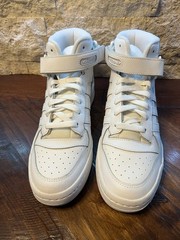adidas Forums Men’s White Mid Top Sneakers Lace-Up Hook & Loop Strap – Size 9.